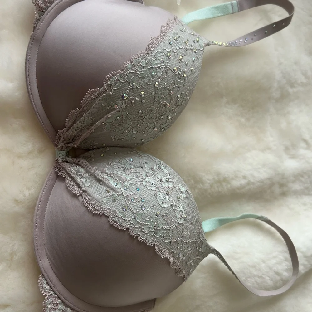 Victoria's Secret Pastel Lace Bra - Picture 1 of 5